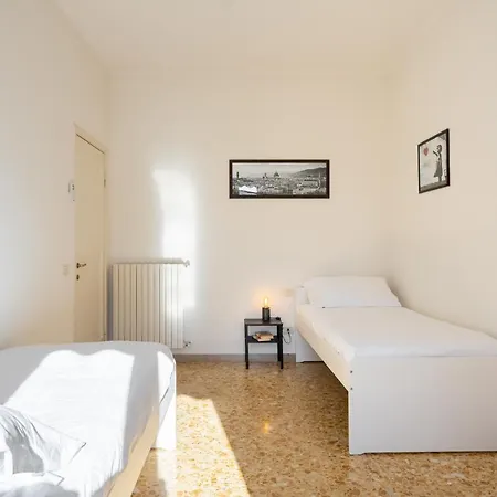 Apartment Roommo Artisti Florenz